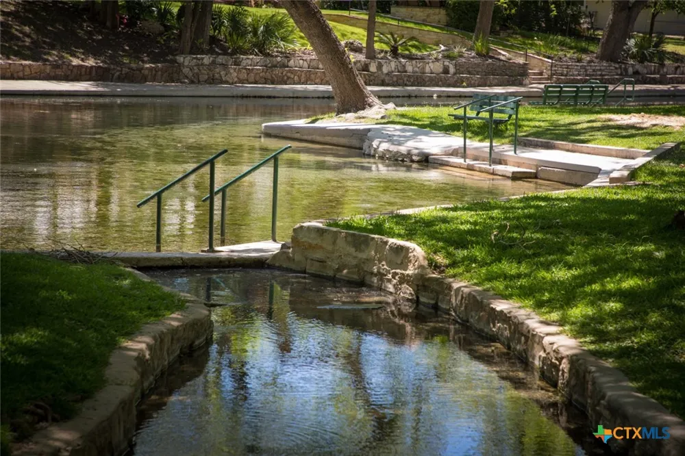 695 W Klingemann Street New Braunfels, TX 78130
