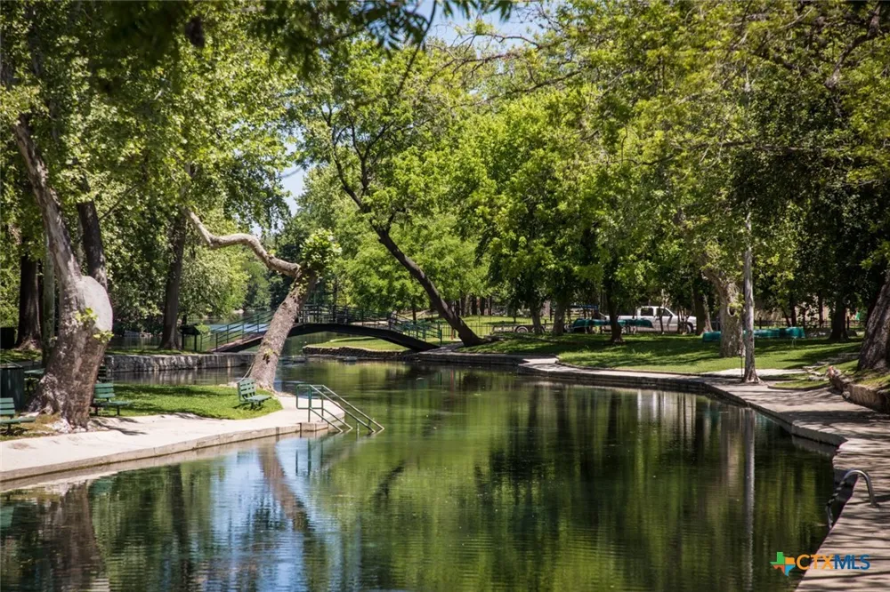 695 W Klingemann Street New Braunfels, TX 78130