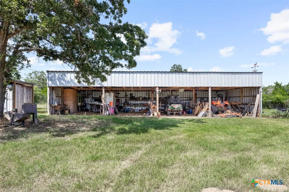 2524 Sandy Fork Road Harwood, TX 78616