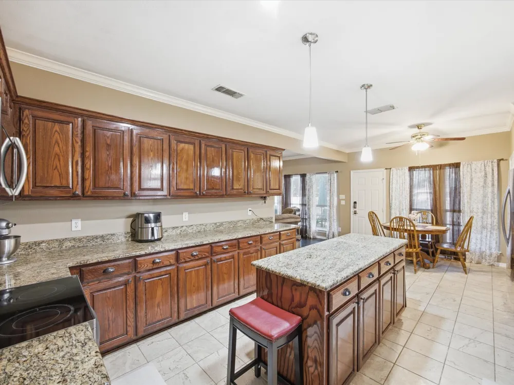 5004 Vaquero Drive Arlington, TX 76017