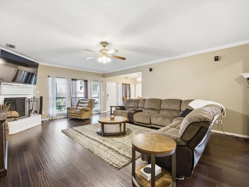 5004 Vaquero Drive Arlington, TX 76017