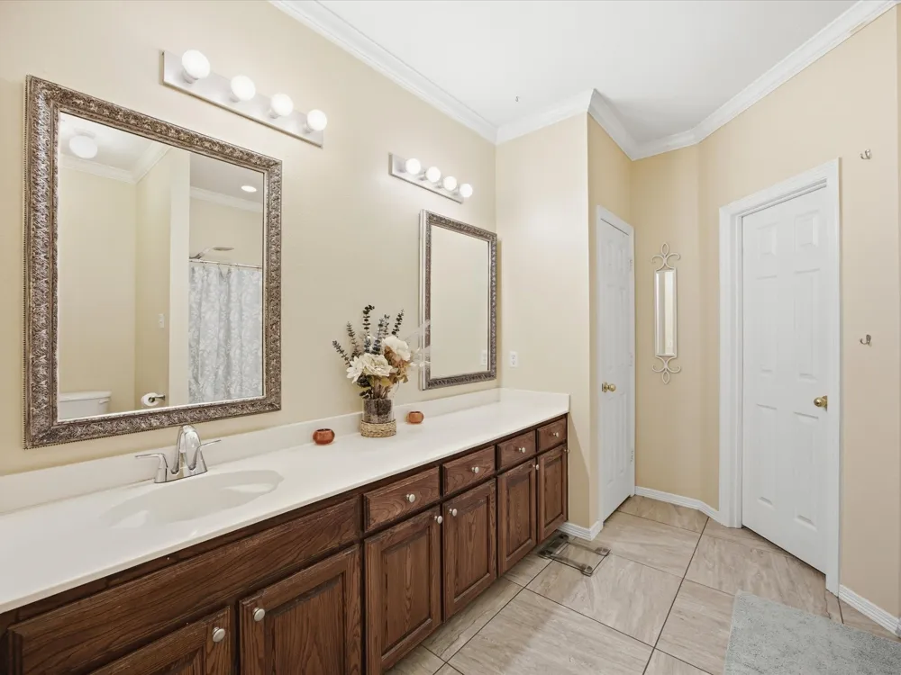 5004 Vaquero Drive Arlington, TX 76017