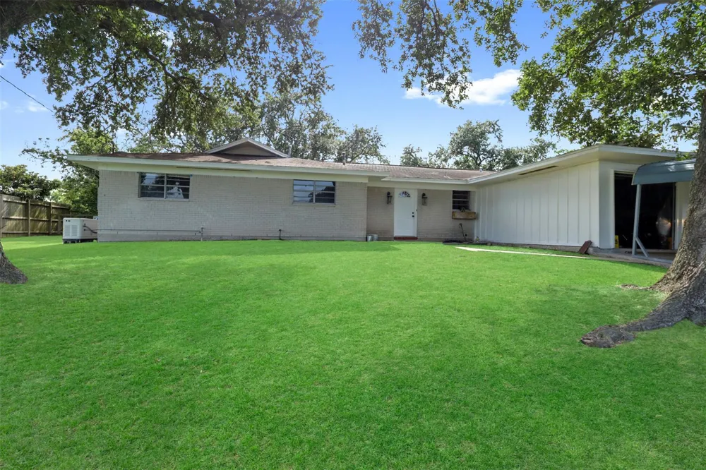 211 Rue Orleans Street Baytown, TX 77520