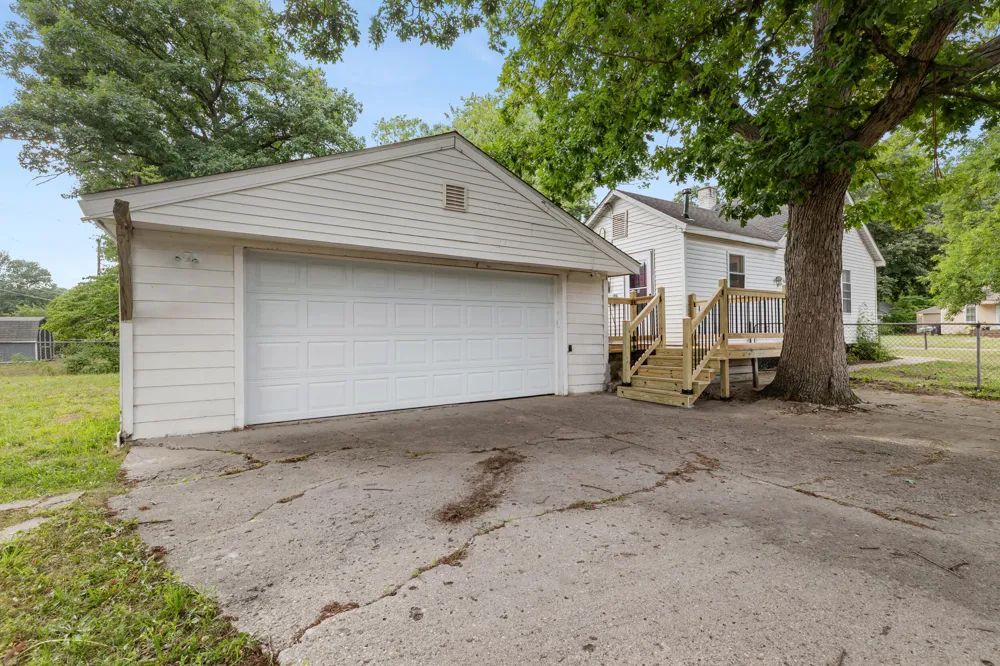 35809 Manila Avenue Westland, MI 48186