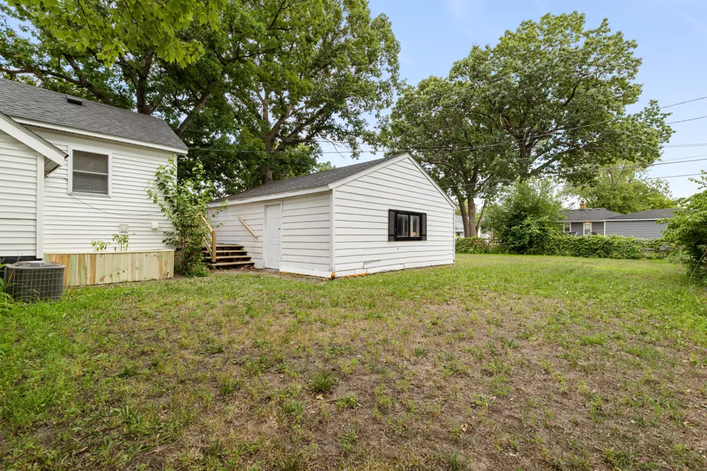 35809 Manila Avenue Westland, MI 48186