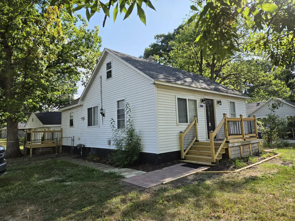 35809 Manila Avenue Westland, MI 48186