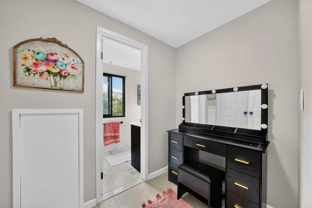 1564 Charter Oak Drive Rochester Hills, MI 48309