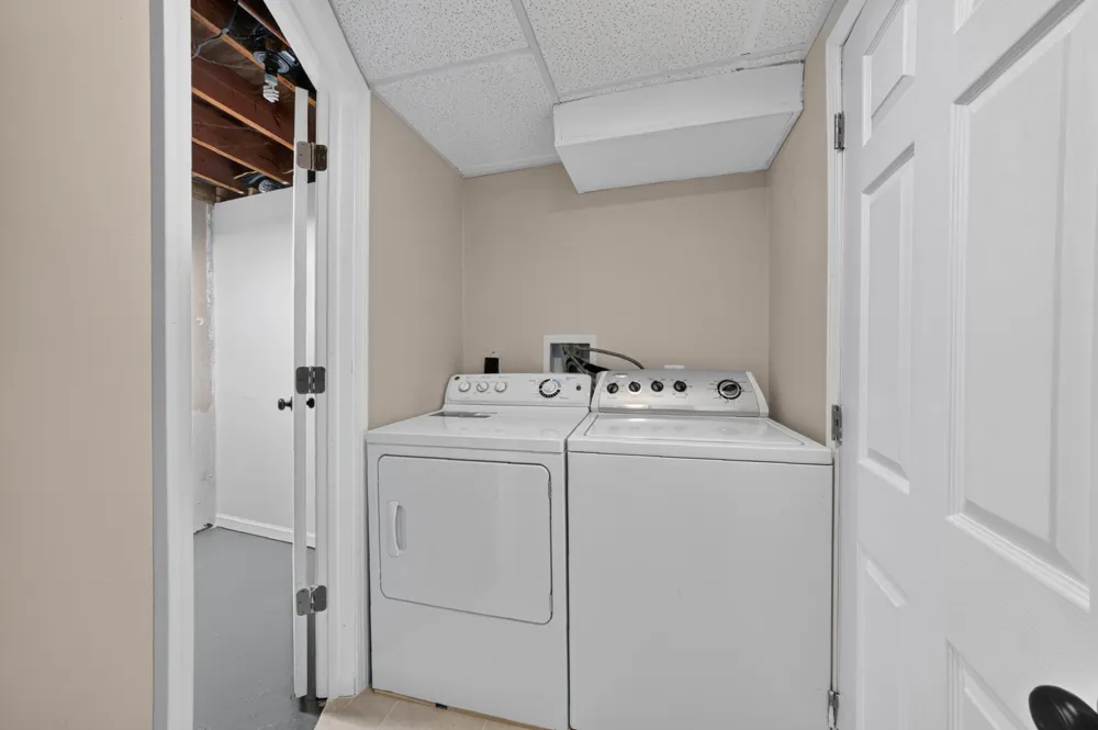 1564 Charter Oak Drive Rochester Hills, MI 48309