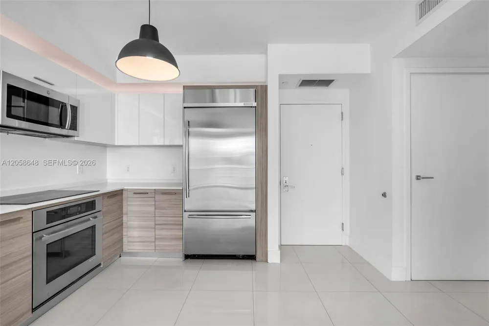 1300 Brickell Bay Dr #2005 Miami, FL 33131