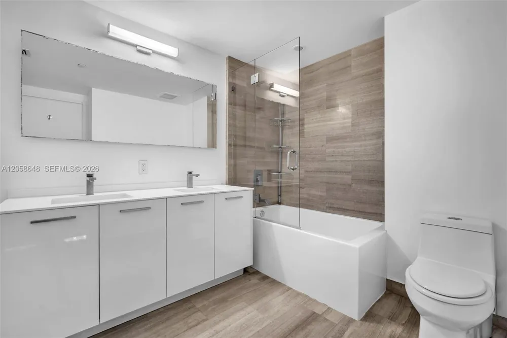 1300 Brickell Bay Dr #2005 Miami, FL 33131