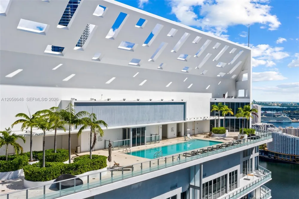 1300 Brickell Bay Dr #2005 Miami, FL 33131