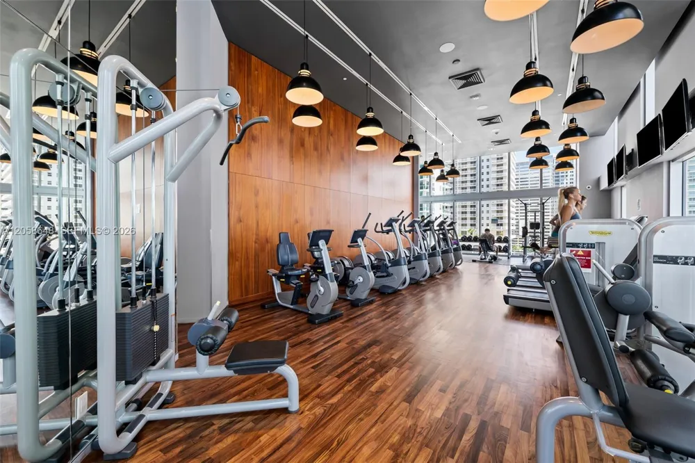 1300 Brickell Bay Dr #2005 Miami, FL 33131
