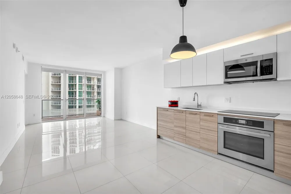 1300 Brickell Bay Dr #2005 Miami, FL 33131