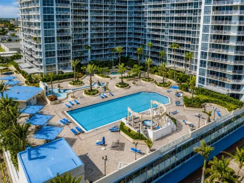 7601 E Treasure Dr #1807