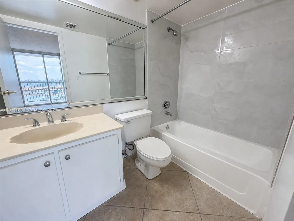 7601 E Treasure Dr #1807 North Bay Village, FL 33141