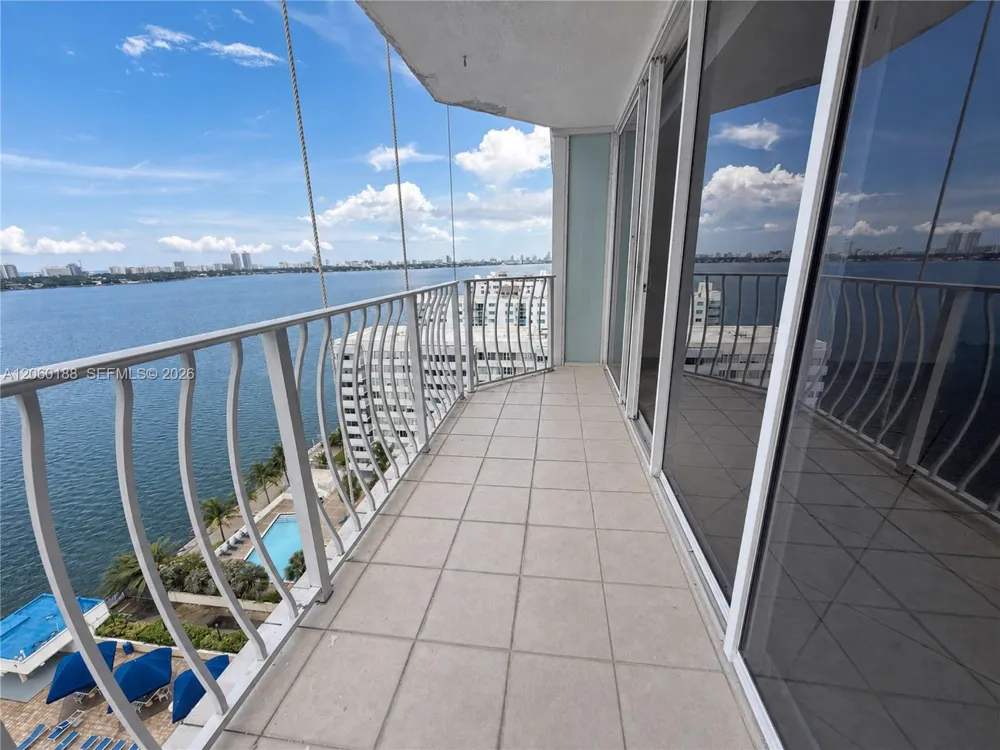 7601 E Treasure Dr #1807 North Bay Village, FL 33141