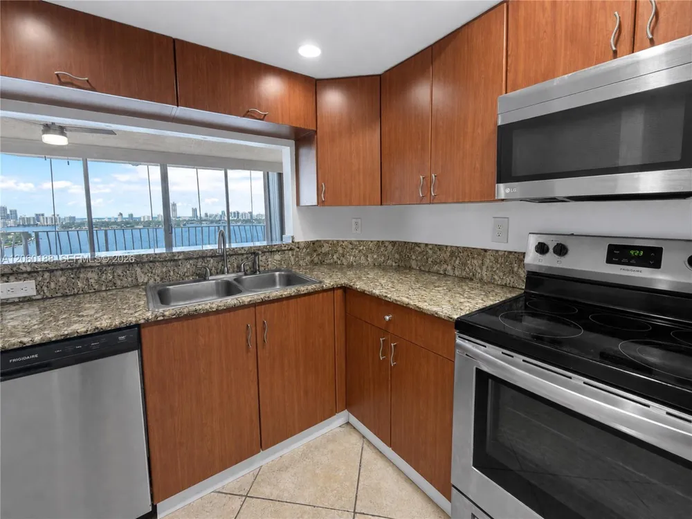 7601 E Treasure Dr #1807 North Bay Village, FL 33141