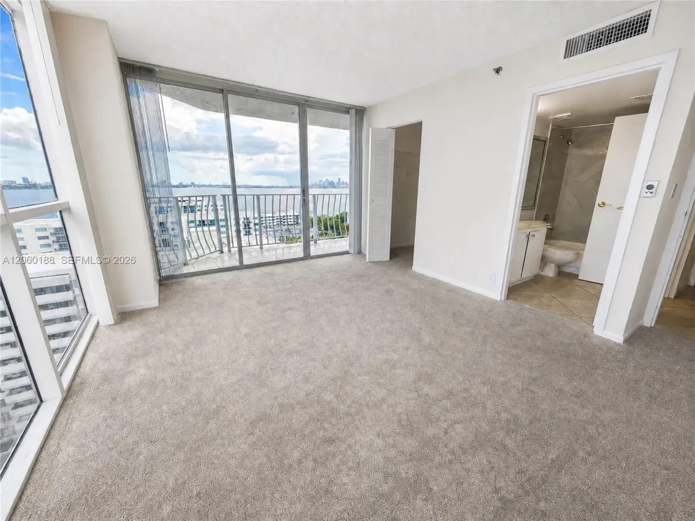 7601 E Treasure Dr #1807 North Bay Village, FL 33141