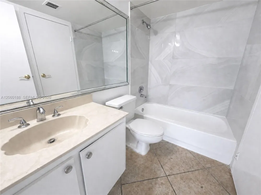 7601 E Treasure Dr #1807 North Bay Village, FL 33141