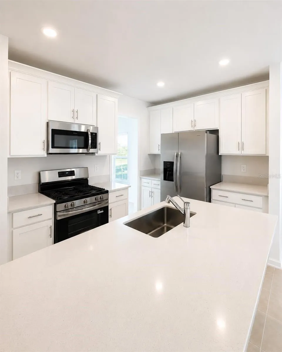 5677 LIVELINESS ALLEY Clermont, FL 34714