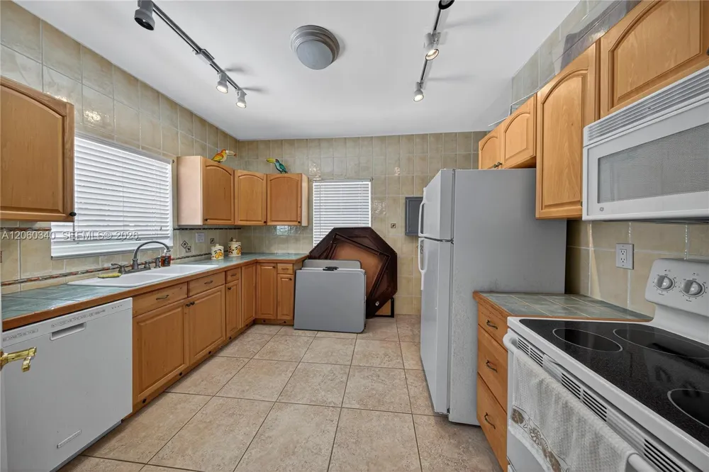 1541 S Ocean Blvd #313 Lauderdale By The Sea, FL 33062