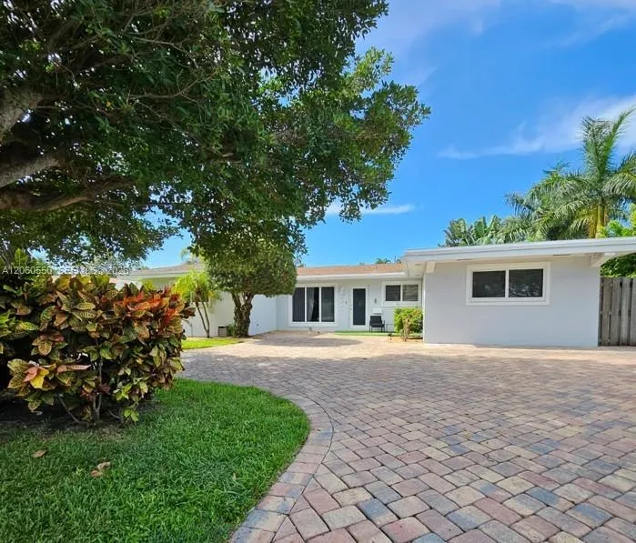 2770 NE 30th St Lighthouse Point, FL 33064