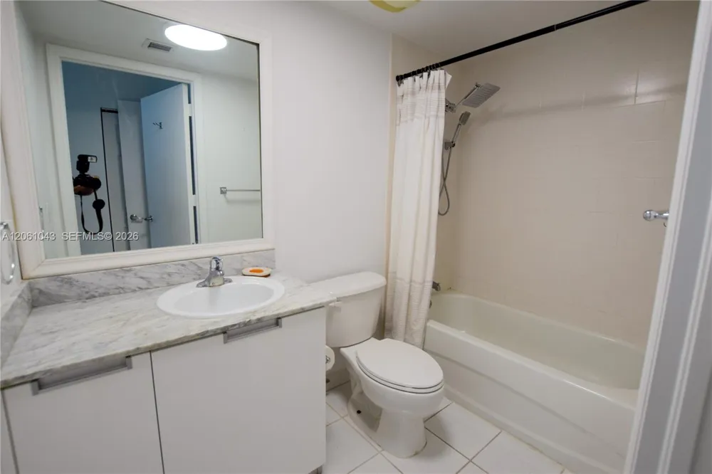 1881 79th St Cswy #1102 North Bay Village, FL 33141