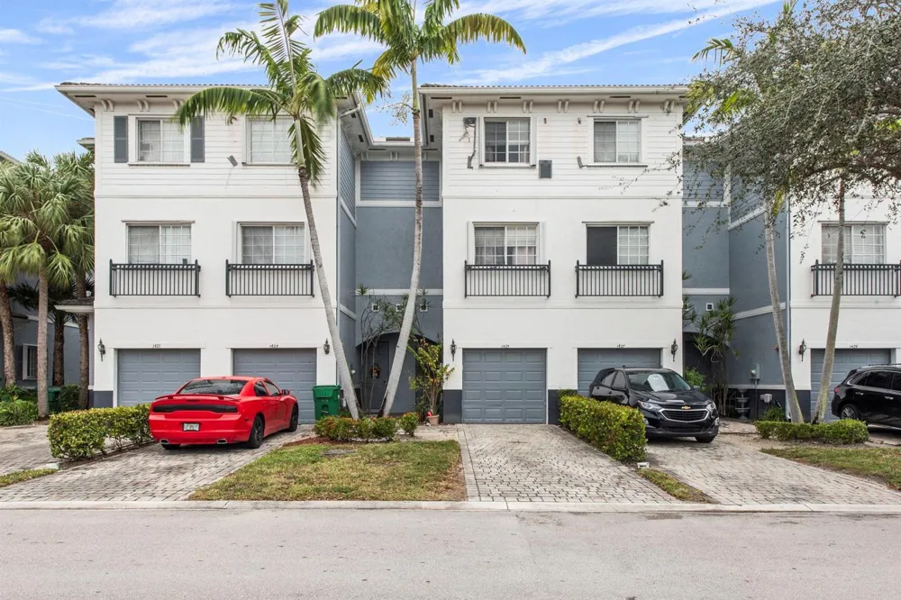 1425 NW 36TH WAY Lauderhill, FL 33311