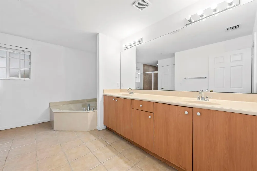 1425 NW 36TH WAY Lauderhill, FL 33311