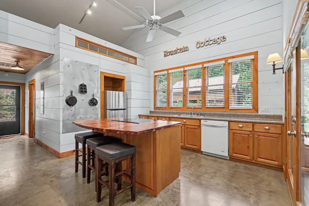 256 Low Gap Road Hayesville, NC 28904