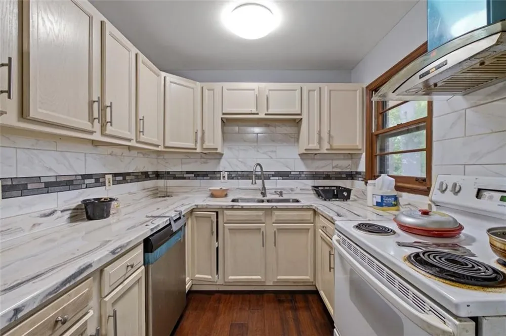 4642 Bartlett Road Forest Park, GA 30297