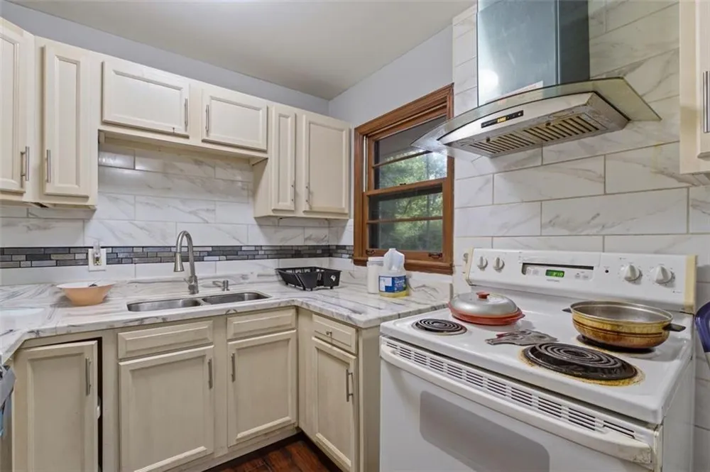 4642 Bartlett Road Forest Park, GA 30297