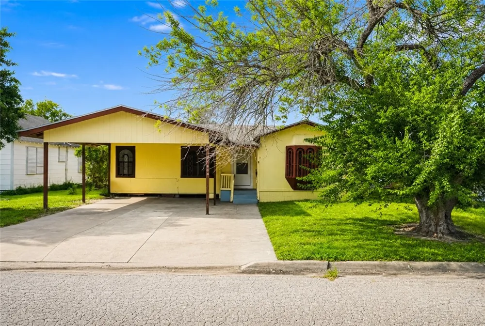306 E Miller Avenue Kingsville, TX 78363
