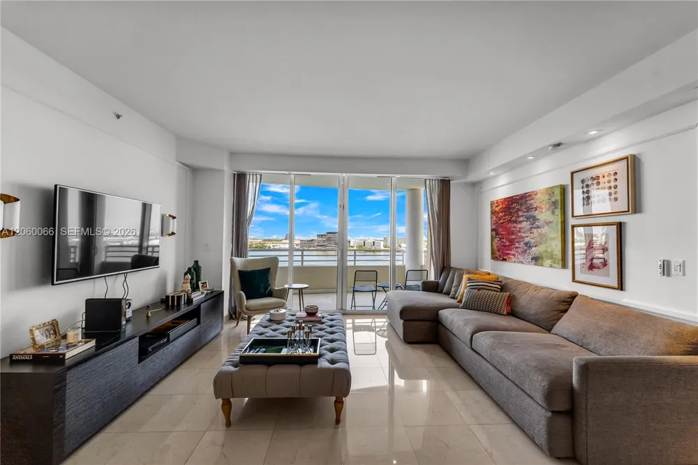 848 Brickell Key Dr #1102 Miami, FL 33131
