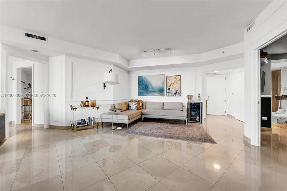 848 Brickell Key Dr #1102 Miami, FL 33131