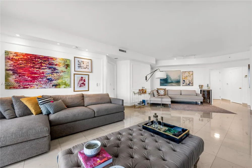 848 Brickell Key Dr #1102 Miami, FL 33131