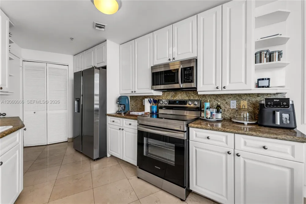 848 Brickell Key Dr #1102 Miami, FL 33131