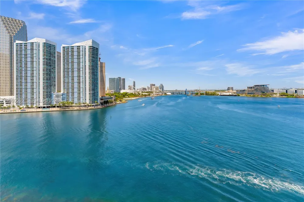 848 Brickell Key Dr #1102 Miami, FL 33131