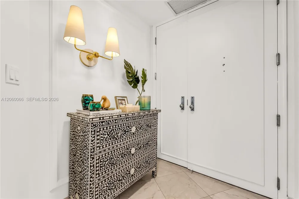 848 Brickell Key Dr #1102 Miami, FL 33131