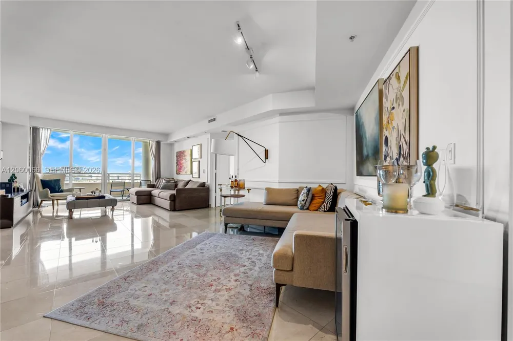 848 Brickell Key Dr #1102 Miami, FL 33131