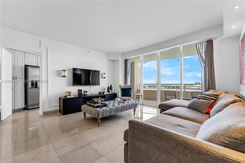 848 Brickell Key Dr #1102 Miami, FL 33131