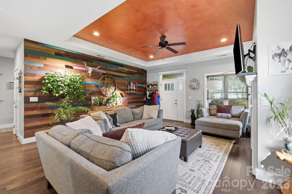 25 Linn Garden Lane Swannanoa, NC 28778