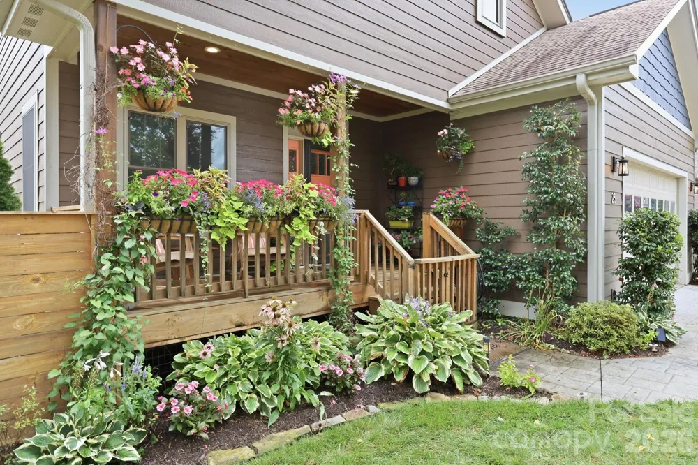 25 Linn Garden Lane Swannanoa, NC 28778