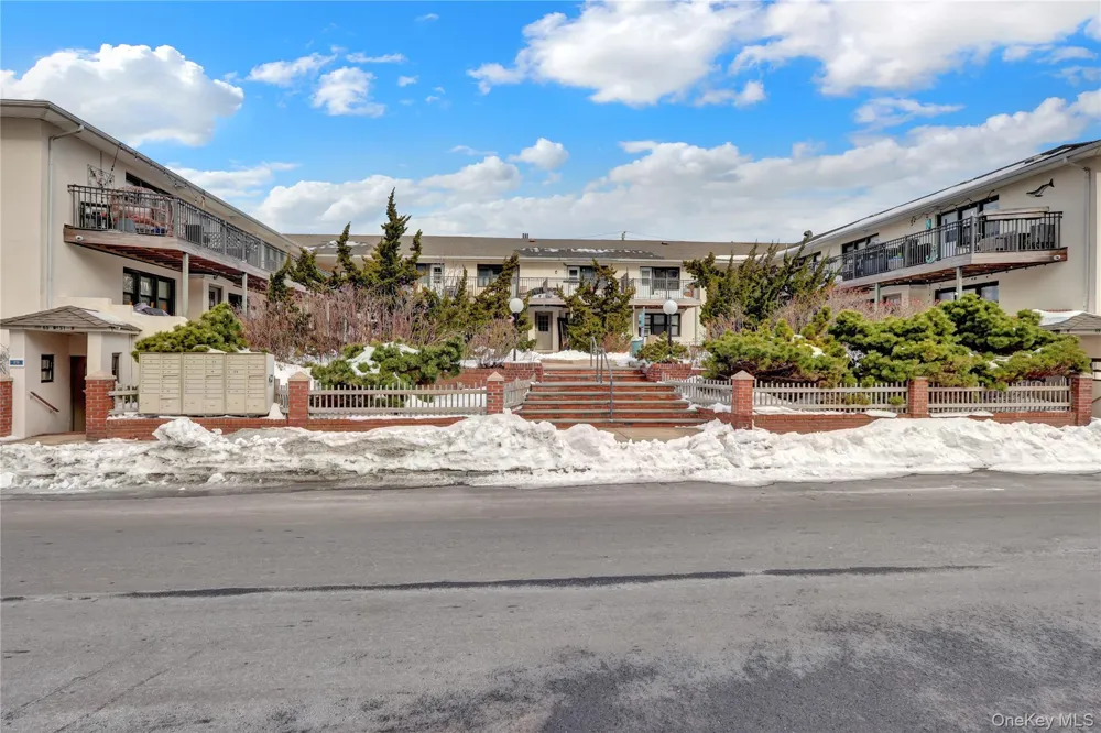 65 W Broadway #10A Long Beach, NY 11561