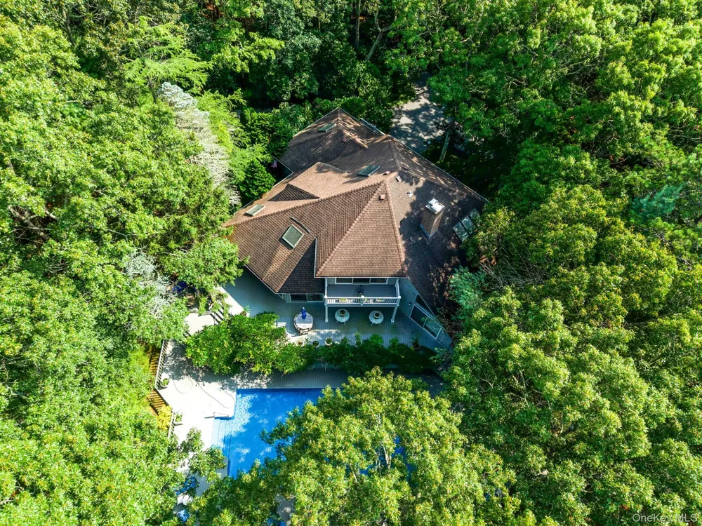 16 Joshuas Path East Hampton, NY 11937