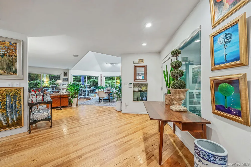16 Joshuas Path East Hampton, NY 11937