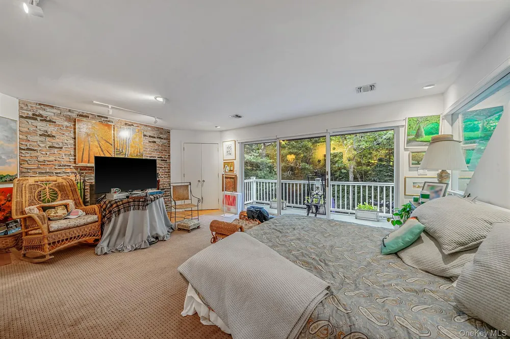 16 Joshuas Path East Hampton, NY 11937