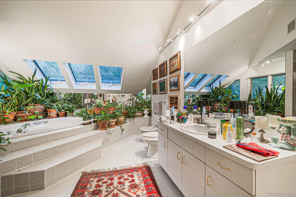 16 Joshuas Path East Hampton, NY 11937