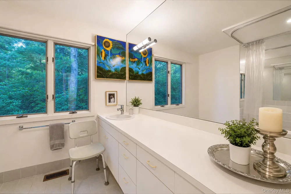 16 Joshuas Path East Hampton, NY 11937