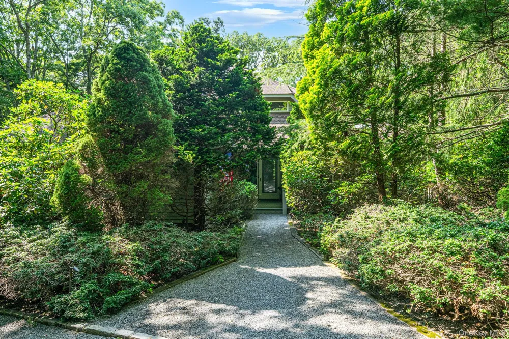 16 Joshuas Path East Hampton, NY 11937